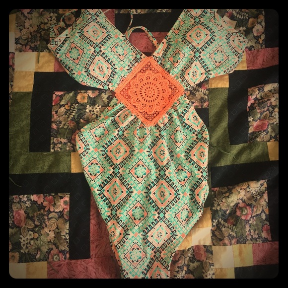 Cutout one piece bathing suit - Picture 1 of 2